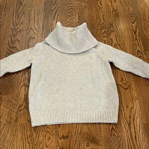 🍂Cozy Light Gray Women's Sweater  Size Petite Small.  Like New